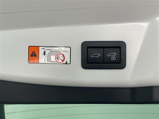 プリウス Ｚ　禁煙車／純正ナビ／パノラミックビューモニター／トヨタセーフティセンス／プリクラッシュセーフティ／レーダークルーズコントロール／オートマチックハイビーム／レーントレーシングアシスト／ブラインドスポットモ（10枚目）