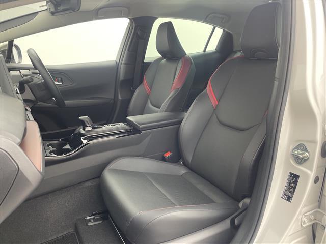 プリウス Ｚ　禁煙車／純正ナビ／パノラミックビューモニター／トヨタセーフティセンス／プリクラッシュセーフティ／レーダークルーズコントロール／オートマチックハイビーム／レーントレーシングアシスト／ブラインドスポットモ（32枚目）