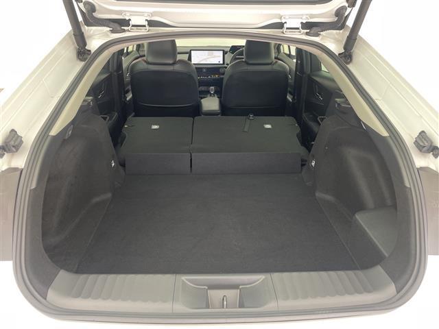 プリウス Ｚ　禁煙車／純正ナビ／パノラミックビューモニター／トヨタセーフティセンス／プリクラッシュセーフティ／レーダークルーズコントロール／オートマチックハイビーム／レーントレーシングアシスト／ブラインドスポットモ（35枚目）