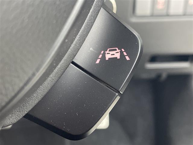 スイフトスポーツ ベースグレード　禁煙車／デュアルブレーキサポート／全方位モニター用カメラＰＫＧ装着車／６速ＭＴ／レーダークルコン／レーンキープ／シートヒーター／ＬＥＤオートライト／革巻きステアリング／純正１７インチＡＷ／前後ドラレコ（8枚目）