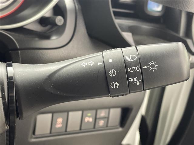 スイフトスポーツ ベースグレード　禁煙車／デュアルブレーキサポート／全方位モニター用カメラＰＫＧ装着車／６速ＭＴ／レーダークルコン／レーンキープ／シートヒーター／ＬＥＤオートライト／革巻きステアリング／純正１７インチＡＷ／前後ドラレコ（9枚目）