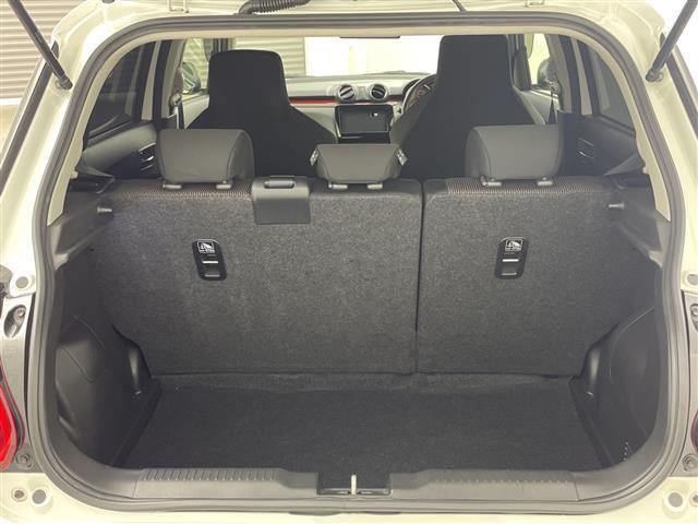 スイフトスポーツ ベースグレード　禁煙車／デュアルブレーキサポート／全方位モニター用カメラＰＫＧ装着車／６速ＭＴ／レーダークルコン／レーンキープ／シートヒーター／ＬＥＤオートライト／革巻きステアリング／純正１７インチＡＷ／前後ドラレコ（16枚目）