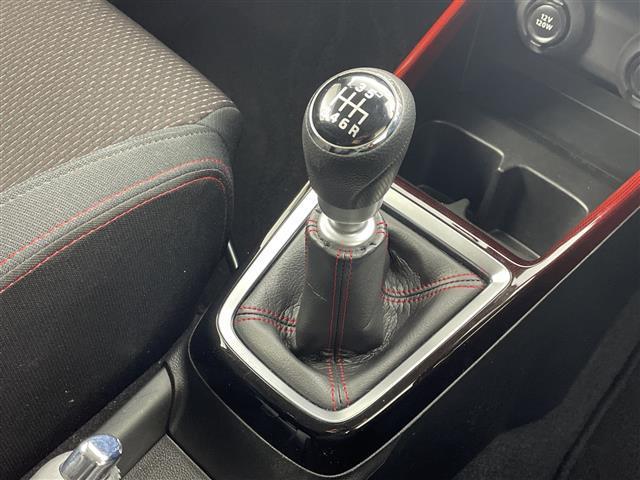スイフトスポーツ ベースグレード　禁煙車／デュアルブレーキサポート／全方位モニター用カメラＰＫＧ装着車／６速ＭＴ／レーダークルコン／レーンキープ／シートヒーター／ＬＥＤオートライト／革巻きステアリング／純正１７インチＡＷ／前後ドラレコ（26枚目）
