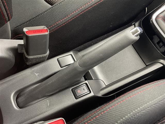 スイフトスポーツ ベースグレード　禁煙車／デュアルブレーキサポート／全方位モニター用カメラＰＫＧ装着車／６速ＭＴ／レーダークルコン／レーンキープ／シートヒーター／ＬＥＤオートライト／革巻きステアリング／純正１７インチＡＷ／前後ドラレコ（27枚目）