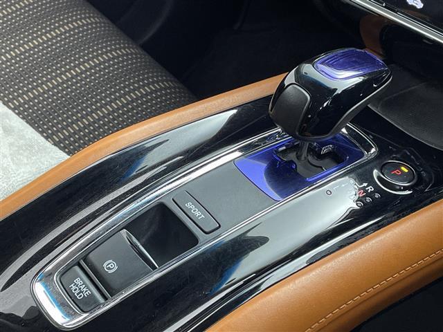 ヴェゼル ハイブリッドＺ　禁煙車／シティブレーキアクティブシステム／純正ＳＤナビ／フルセグＴＶ／バックカメラ／ハーフレザーシート／シートヒーター／ステアリングスイッチ／パドルシフト／電子サイドブレーキ／ブレーキオートホールド（29枚目）