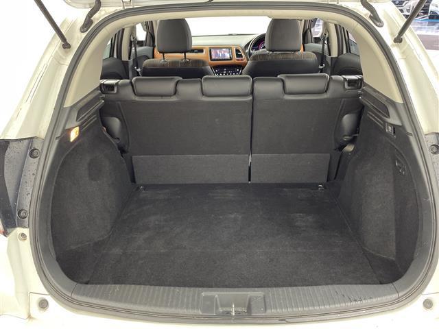 ヴェゼル ハイブリッドＺ　禁煙車／シティブレーキアクティブシステム／純正ＳＤナビ／フルセグＴＶ／バックカメラ／ハーフレザーシート／シートヒーター／ステアリングスイッチ／パドルシフト／電子サイドブレーキ／ブレーキオートホールド（35枚目）