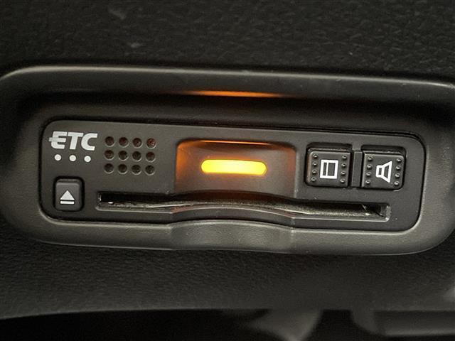 ヴェゼル ハイブリッドＺ・ホンダセンシング　禁煙車　ホンダセンシング　衝突軽減ブレーキ　レーンキープアシスト　誤発進抑制機能　レーダークルーズコントロール　ＤＮ席パワーシート　ＤＮ席シートヒーター　シートメモリー　パドルシフト　ＬＥＤ　ＥＴＣ（9枚目）