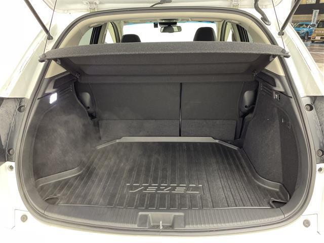 ヴェゼル ハイブリッドＺ・ホンダセンシング　禁煙車　ホンダセンシング　衝突軽減ブレーキ　レーンキープアシスト　誤発進抑制機能　レーダークルーズコントロール　ＤＮ席パワーシート　ＤＮ席シートヒーター　シートメモリー　パドルシフト　ＬＥＤ　ＥＴＣ（16枚目）