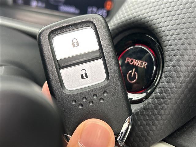 フィット ｅ：ＨＥＶベーシック　禁煙車／ホンダセンシング／純正ＳＤナビ／バックカメラ／レーダークルーズコントロール／レーンキープアシスト／ＥＴＣ／ＬＥＤオートライト／オートブレーキホールド／電子パーキング／前後コーナーセンサー（6枚目）