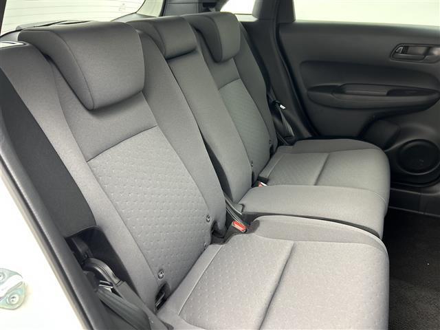 フィット ｅ：ＨＥＶベーシック　禁煙車／ホンダセンシング／純正ＳＤナビ／バックカメラ／レーダークルーズコントロール／レーンキープアシスト／ＥＴＣ／ＬＥＤオートライト／オートブレーキホールド／電子パーキング／前後コーナーセンサー（15枚目）