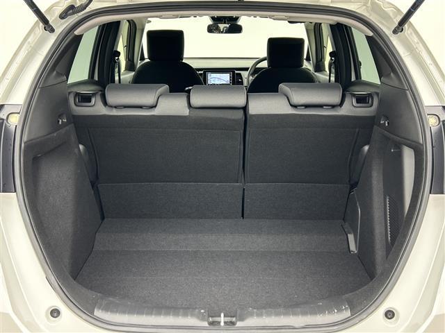 フィット ｅ：ＨＥＶベーシック　禁煙車／ホンダセンシング／純正ＳＤナビ／バックカメラ／レーダークルーズコントロール／レーンキープアシスト／ＥＴＣ／ＬＥＤオートライト／オートブレーキホールド／電子パーキング／前後コーナーセンサー（36枚目）