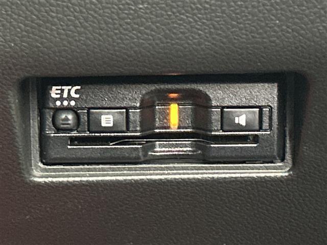 スイフトスポーツ ベースグレード　禁煙車／社外ＳＤナビ／衝突被害軽減ブレーキ／レーダークルーズコントロール／コーナーセンサー／ＢＳＭ／ＥＴＣ／パドルシフト／ステアリングスイッチ／シートヒーター／オートライト／スマートキー（7枚目）