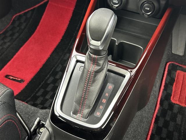 スイフトスポーツ ベースグレード　禁煙車／社外ＳＤナビ／衝突被害軽減ブレーキ／レーダークルーズコントロール／コーナーセンサー／ＢＳＭ／ＥＴＣ／パドルシフト／ステアリングスイッチ／シートヒーター／オートライト／スマートキー（32枚目）