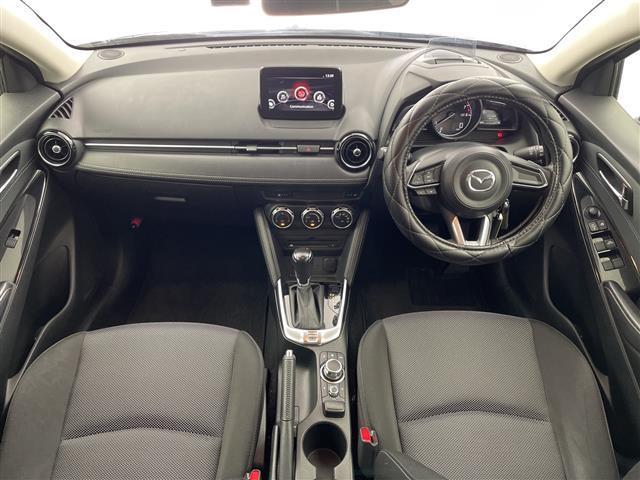 デミオ １５Ｓツーリング　禁煙車／純正ナビ／バックカメラ／スマートシティブレーキサポート／シートヒーター／ヘッドアップディスプレイ／コーナーセンサー／ドライブレコーダー（前後）／オートライト／ＥＴＣ／ステアリングスイッチ（3枚目）