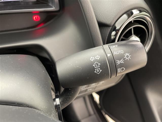 デミオ １５Ｓツーリング　禁煙車／純正ナビ／バックカメラ／スマートシティブレーキサポート／シートヒーター／ヘッドアップディスプレイ／コーナーセンサー／ドライブレコーダー（前後）／オートライト／ＥＴＣ／ステアリングスイッチ（10枚目）