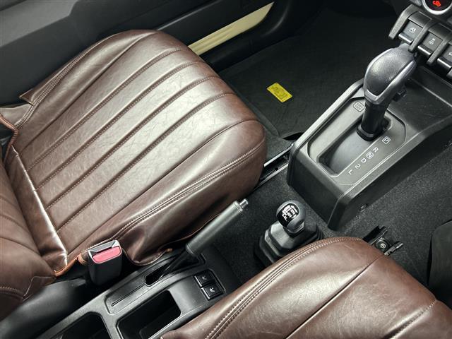 ジムニー XL 禁煙車 社外ナビ 前席シートヒーター ETC バックモニター ドライブレコーダー TVキャンセラー ルーフキャリア サイドステップ レザー調シートカバー フルセグ iPod スペアタイヤ CD/DVD(18枚目)