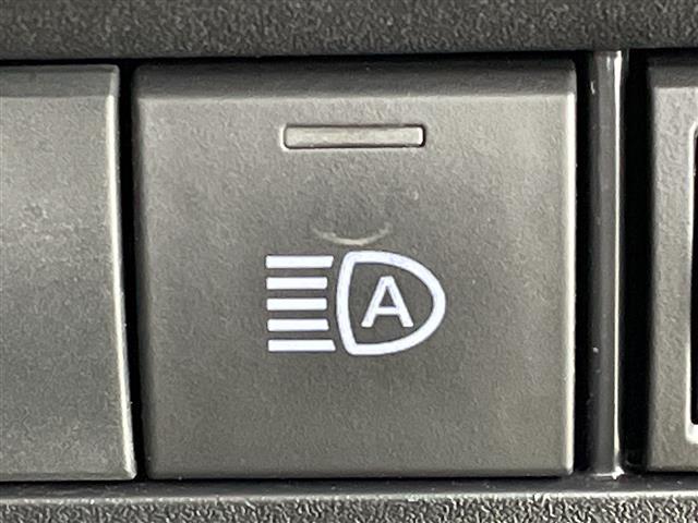 ノア S-Z 禁煙車/トヨタセーフティセンス/純正10.5型ディスプレイオーディオ/フルセグTV/バックカメラ/ハーフレザーシート/シートヒーター/レーダークルーズコントロール/両側パワースライドドア/LED(12枚目)