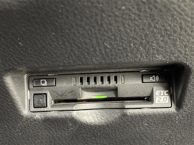 Ｃ－ＨＲ Ｇ　禁煙車／トヨタセーフティセンス／純正９インチナビ／バックカメラ／レーダークルーズコントロール／ハーフレザーシート／シートヒーター／レーンキープアシスト／ブラインドスポットモニター／ビルトインＥＴＣ（11枚目）