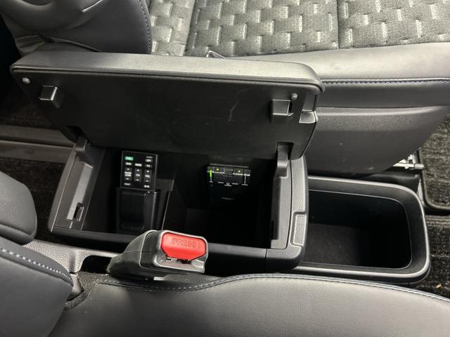 �ŐV�i�r�i�t���Z�O�E�����Z�O�E�c�u�c�Đ��j�����ē��B�J���b�c�F���A�E�A���p�C���E�C�N���v�X�̃i�r���戵���Ă���o�b�N�J�����i�o�b�N���j�^�[�j��ȃ��j�^�[�i�t���b�v�_�E�����j�^�[�j�̎�t���\�ł��B