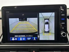 【マルチビューカメラシステム】まるでクルマを真上から見下ろしたかのような視点で駐車をサポートします！クルマの斜め後ろや真横など、前後左右の４つのカメラの映像が合成されて、モニターに映し出されます。 4