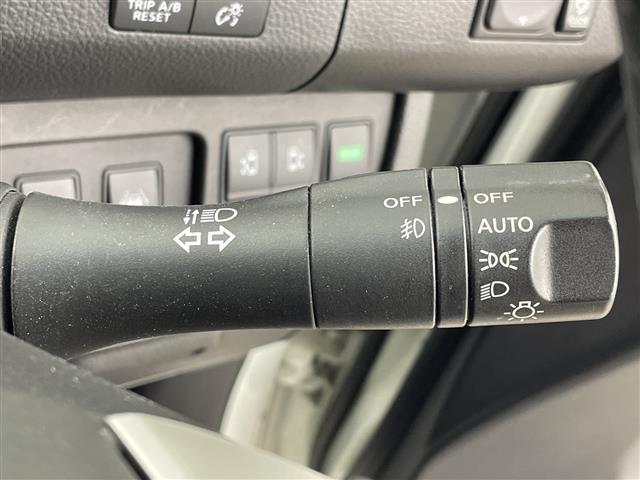 セレナ ハイウェイスター　Ｖセレ＋セーフティＩＩ　ＳＨＶ　純正ナビ　純正１１型後席モニター　全周囲カメラ　衝突被害軽減ブレーキ　車線逸脱警報　クルーズコントロール　両側パワースライドドア　ＬＥＤライト　コーナーセンサー　ドライブレコーダー　ＥＴＣ　禁煙車（13枚目）