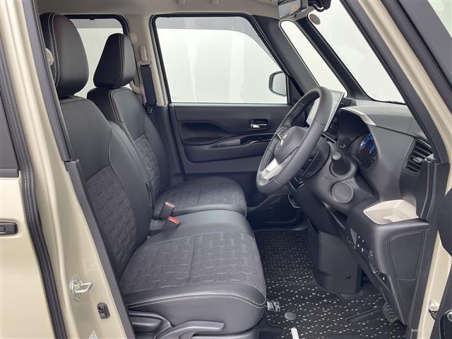 デリカミニ Ｔ　プレミアム　届出済未使用車　社外１０型ディスプレイオーディオ　全周囲カメラ　アダプティブクルーズコントロール　デジタルインナーミラー　衝突被害軽減ブレーキ　シートヒーター　両側パワースライドドア　ＥＴＣ　ＬＥＤ（14枚目）