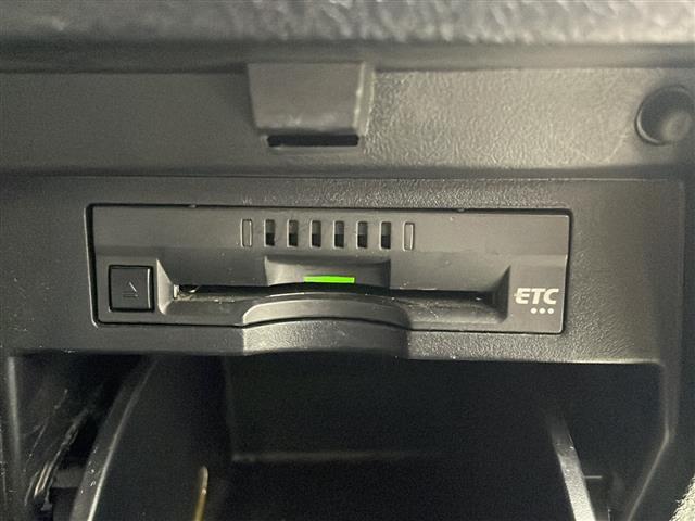 ヴェルファイア ２．５Ｚ　純正９型ナビ　純正１２．１型後席モニター　衝突被害軽減ブレーキ　アダプティブクルーズコントロール　ビルトインＥＴＣ　バックカメラ　オートハイビーム　ドライブレコーダー　オートハイビーム　ＬＥＤ　禁煙車（6枚目）