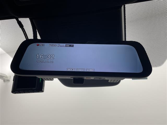 ヴォクシー Ｓ－Ｚ　純正１０．５型ナビ　純正１４型後席モニター　バックカメラ　アダプティブクルーズコントロール　両側電動スライドドア　シートヒーター　前後ドライブレコーダー　ＥＴＣ２．０　ＬＥＤヘッドライト　禁煙車（4枚目）