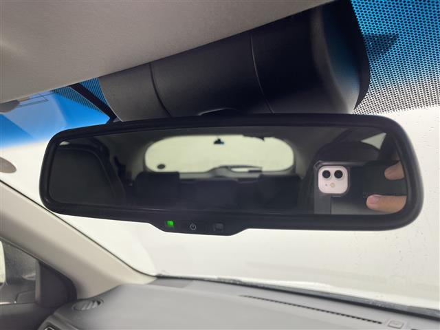ヴェゼル ハイブリッドＺ・ホンダセンシング　純正８型ナビ　バックカメラ　アダプティブクルーズコントロール　レーンキープアシスト　衝突被害軽減ブレーキ　シートヒーター　ＬＥＤヘッドライト　ドライブレコーダー　ＥＴＣ　純正アルミホイール　禁煙車（16枚目）