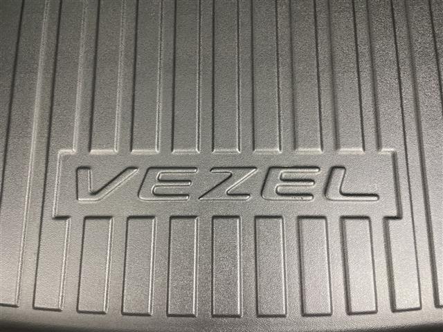 ヴェゼル ハイブリッドＺ・ホンダセンシング　純正８型ナビ　バックカメラ　アダプティブクルーズコントロール　レーンキープアシスト　衝突被害軽減ブレーキ　シートヒーター　ＬＥＤヘッドライト　ドライブレコーダー　ＥＴＣ　純正アルミホイール　禁煙車（18枚目）