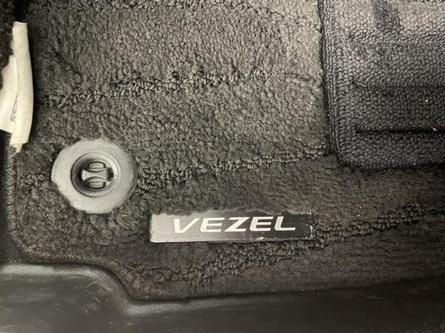 ヴェゼル ハイブリッドＺ・ホンダセンシング　純正８型ナビ　バックカメラ　アダプティブクルーズコントロール　レーンキープアシスト　衝突被害軽減ブレーキ　シートヒーター　ＬＥＤヘッドライト　ドライブレコーダー　ＥＴＣ　純正アルミホイール　禁煙車（42枚目）