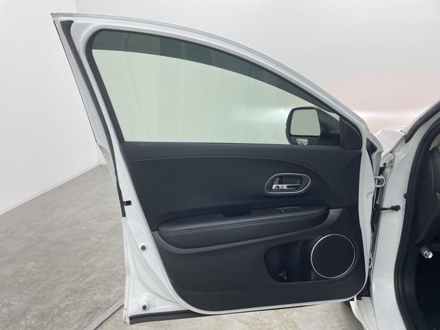 ヴェゼル ハイブリッドＺ・ホンダセンシング　純正８型ナビ　バックカメラ　アダプティブクルーズコントロール　レーンキープアシスト　衝突被害軽減ブレーキ　シートヒーター　ＬＥＤヘッドライト　ドライブレコーダー　ＥＴＣ　純正アルミホイール　禁煙車（70枚目）