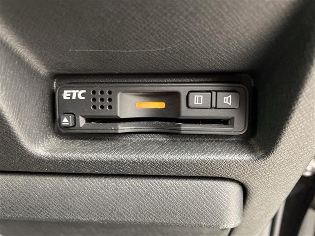 ステップワゴンスパーダ Ｚ　クールスピリット　純正９型ナビ　純正９型後席モニター　フルセグＴＶ　バックカメラ　両側電動スライドドア　クルーズコントロール　アイドリングストップ　パドルシフト　ＨＩＤ　前後ドラレコ　ＥＴＣ　スマートキー　禁煙車（8枚目）