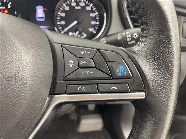 エクストレイル ２０Ｘ　純正９型ナビ　純正１１型後席モニター　全周囲カメラ　アダプティブクルーズコントロール　ブラインドスポットモニター　電動リアドア　衝突被害軽減ブレーキ　インテリジェントルームミラー　ＥＴＣ　禁煙車（9枚目）