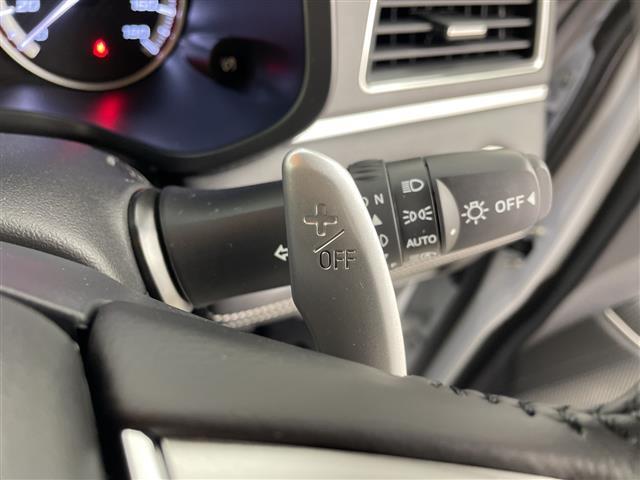 デリカＤ：５ シャモニー　１１型ナビ　１２．８型フリップダウンモニター　ハンドルヒーター　パドルシフト　フルセグ　純正アルミホイール　オートライト　オートマチックハイビーム　ステアリングスイッチ　革巻きステアリング　禁煙車（13枚目）