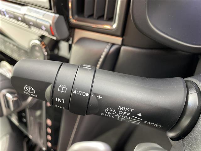 デリカＤ：５ シャモニー　１１型ナビ　１２．８型フリップダウンモニター　ハンドルヒーター　パドルシフト　フルセグ　純正アルミホイール　オートライト　オートマチックハイビーム　ステアリングスイッチ　革巻きステアリング　禁煙車（21枚目）