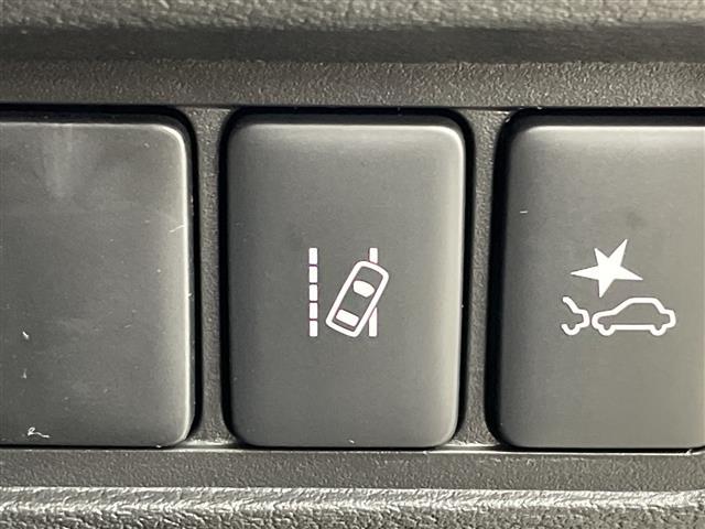 デリカＤ：５ シャモニー　１１型ナビ　１２．８型フリップダウンモニター　ハンドルヒーター　パドルシフト　フルセグ　純正アルミホイール　オートライト　オートマチックハイビーム　ステアリングスイッチ　革巻きステアリング　禁煙車（24枚目）