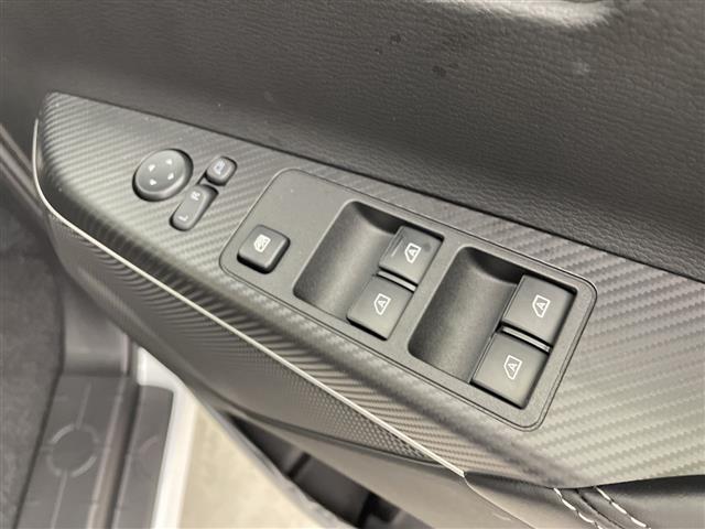 デリカＤ：５ シャモニー　１１型ナビ　１２．８型フリップダウンモニター　ハンドルヒーター　パドルシフト　フルセグ　純正アルミホイール　オートライト　オートマチックハイビーム　ステアリングスイッチ　革巻きステアリング　禁煙車（27枚目）