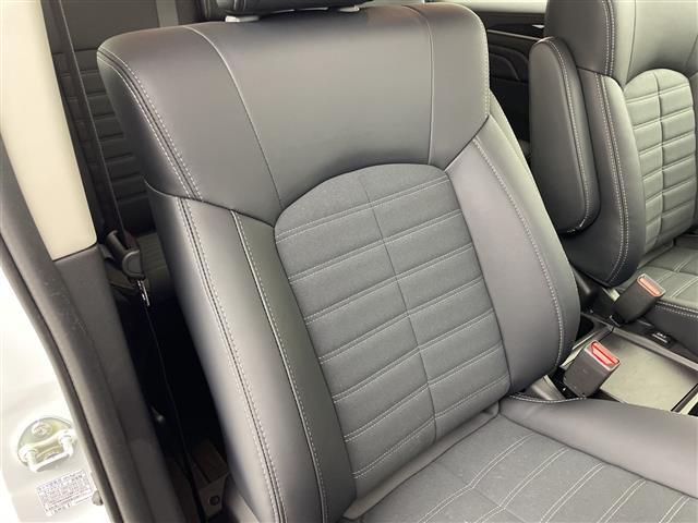 デリカＤ：５ シャモニー　１１型ナビ　１２．８型フリップダウンモニター　ハンドルヒーター　パドルシフト　フルセグ　純正アルミホイール　オートライト　オートマチックハイビーム　ステアリングスイッチ　革巻きステアリング　禁煙車（30枚目）