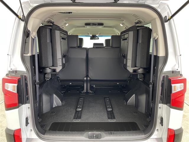 デリカＤ：５ シャモニー　１１型ナビ　１２．８型フリップダウンモニター　ハンドルヒーター　パドルシフト　フルセグ　純正アルミホイール　オートライト　オートマチックハイビーム　ステアリングスイッチ　革巻きステアリング　禁煙車（34枚目）