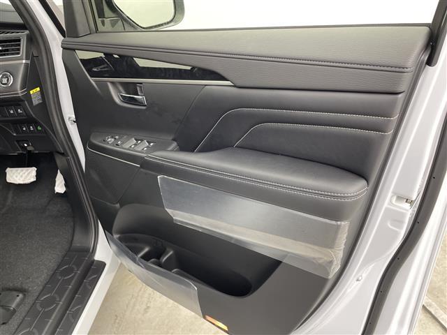 デリカＤ：５ シャモニー　１１型ナビ　１２．８型フリップダウンモニター　ハンドルヒーター　パドルシフト　フルセグ　純正アルミホイール　オートライト　オートマチックハイビーム　ステアリングスイッチ　革巻きステアリング　禁煙車（40枚目）