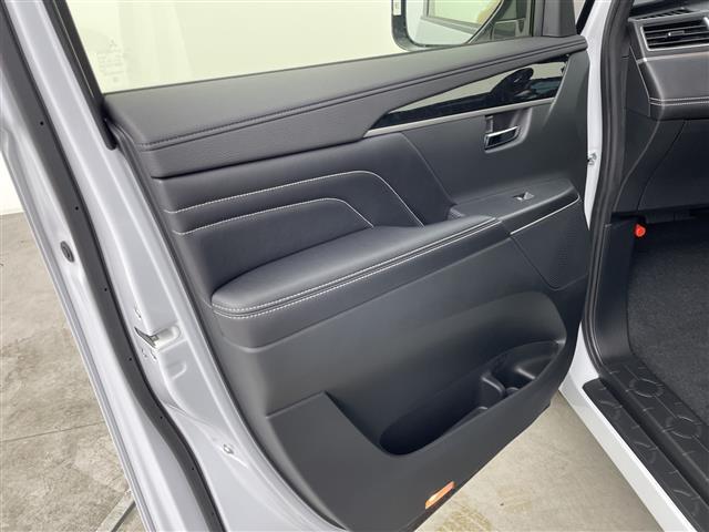 デリカＤ：５ シャモニー　１１型ナビ　１２．８型フリップダウンモニター　ハンドルヒーター　パドルシフト　フルセグ　純正アルミホイール　オートライト　オートマチックハイビーム　ステアリングスイッチ　革巻きステアリング　禁煙車（41枚目）