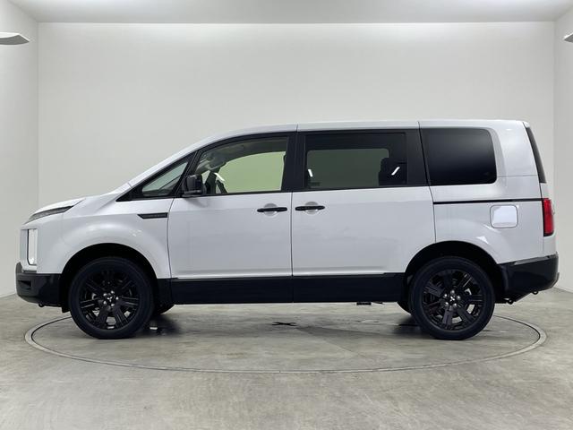 デリカＤ：５ シャモニー　１１型ナビ　１２．８型フリップダウンモニター　ハンドルヒーター　パドルシフト　フルセグ　純正アルミホイール　オートライト　オートマチックハイビーム　ステアリングスイッチ　革巻きステアリング　禁煙車（49枚目）
