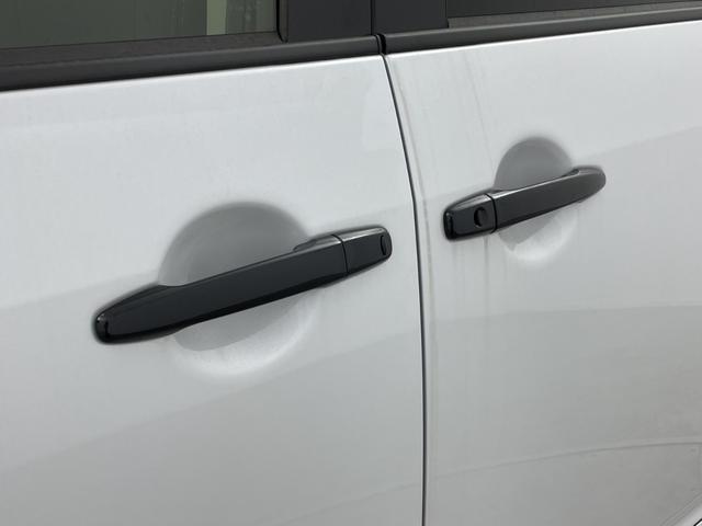 デリカＤ：５ シャモニー　１１型ナビ　１２．８型フリップダウンモニター　ハンドルヒーター　パドルシフト　フルセグ　純正アルミホイール　オートライト　オートマチックハイビーム　ステアリングスイッチ　革巻きステアリング　禁煙車（67枚目）