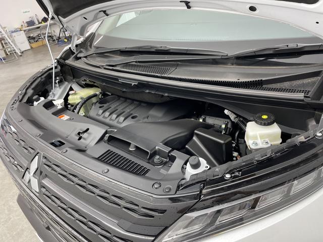 デリカＤ：５ シャモニー　１１型ナビ　１２．８型フリップダウンモニター　ハンドルヒーター　パドルシフト　フルセグ　純正アルミホイール　オートライト　オートマチックハイビーム　ステアリングスイッチ　革巻きステアリング　禁煙車（78枚目）
