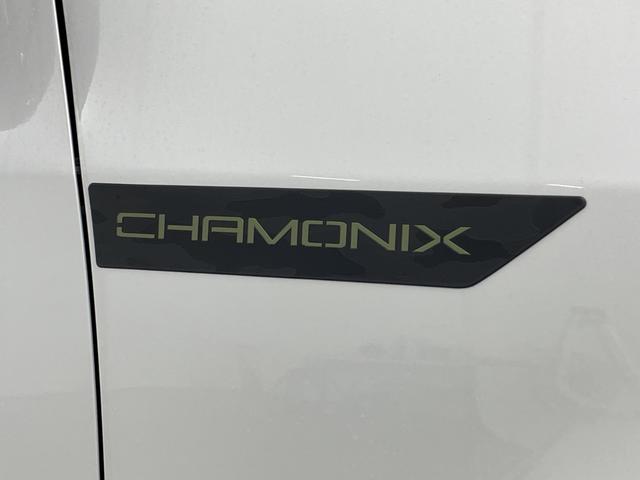 デリカＤ：５ シャモニー　１１型ナビ　１２．８型フリップダウンモニター　ハンドルヒーター　パドルシフト　フルセグ　純正アルミホイール　オートライト　オートマチックハイビーム　ステアリングスイッチ　革巻きステアリング　禁煙車（79枚目）