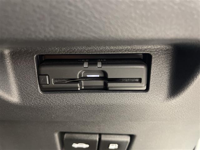 キックス Ｘ　ツートーンインテリアエディション　純正９型ナビ　フルセグＴＶ　全周囲カメラ　デジタルインナーミラー　シートヒーター　ハンドルヒーター　衝突被害軽減ブレーキ　アダプティブクルーズコントール　車高調　ＥＴＣ　前方ドラレコ　ＬＥＤ　禁煙車（11枚目）
