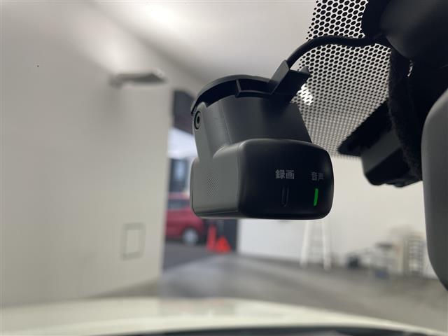 キックス Ｘ　ツートーンインテリアエディション　純正９型ナビ　フルセグＴＶ　全周囲カメラ　デジタルインナーミラー　シートヒーター　ハンドルヒーター　衝突被害軽減ブレーキ　アダプティブクルーズコントール　車高調　ＥＴＣ　前方ドラレコ　ＬＥＤ　禁煙車（12枚目）