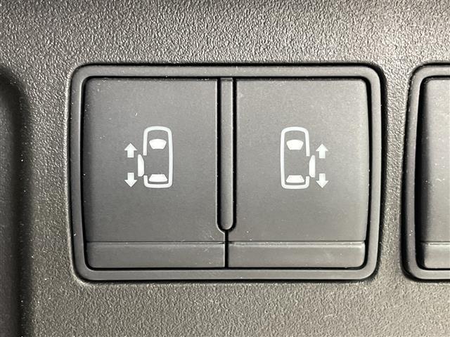 セレナ ライダーブラックラインS-HVアドバンスドセーフティ 純正後席モニター 純正8型ナビ フルセグTV 全周囲カメラ クルーズコントロール 衝突被害軽減システム レーンアシスト 両側電動スライドドア オートライト LEDヘットライト スマートキー 禁煙車(8枚目)