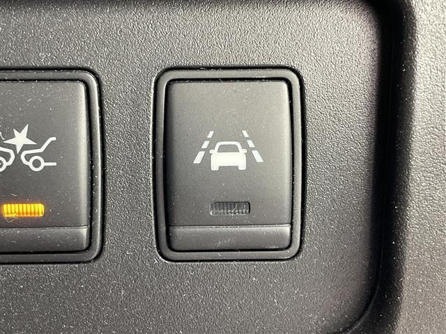 セレナ ライダーブラックラインS-HVアドバンスドセーフティ 純正後席モニター 純正8型ナビ フルセグTV 全周囲カメラ クルーズコントロール 衝突被害軽減システム レーンアシスト 両側電動スライドドア オートライト LEDヘットライト スマートキー 禁煙車(10枚目)